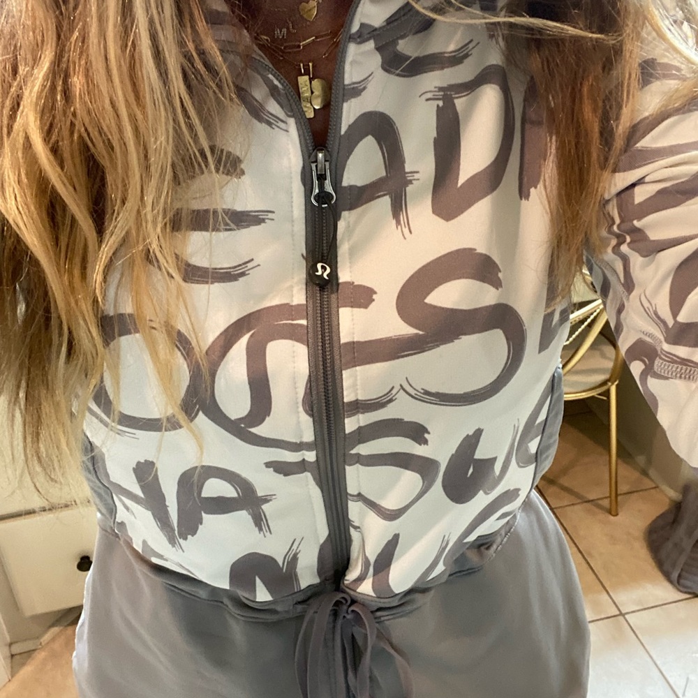 Lululemon jacket - Picture 5 of 8